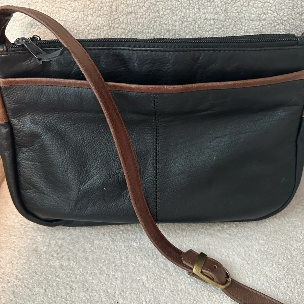 Orvis vintage leather crossbody shoulder bag.